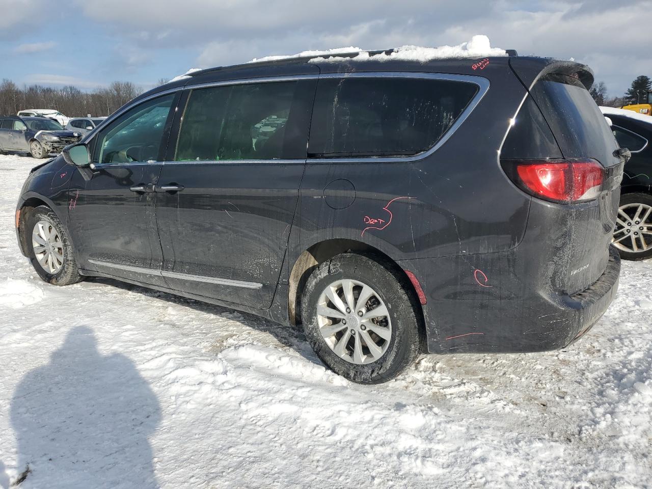 2017 Chrysler Pacifica - Image 2