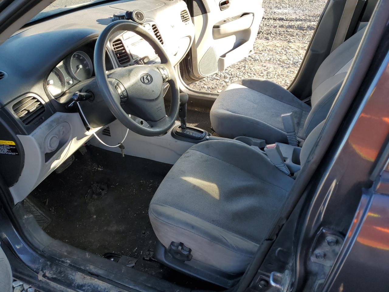 2011 Hyundai Accent - Image 7