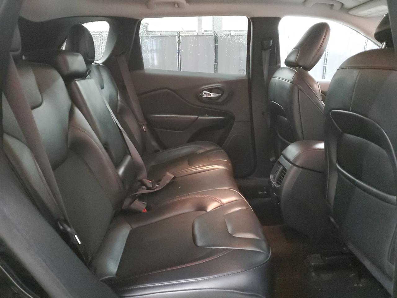 2020 Jeep Cherokee - Image 11