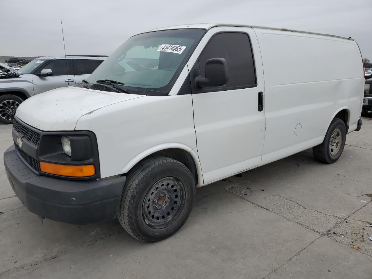 2009 Chevrolet Express - Image 1