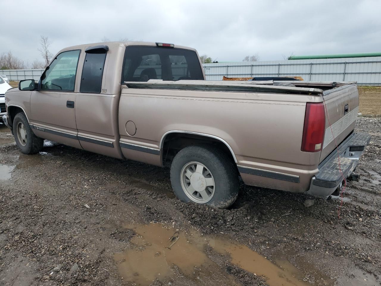 1996 Chevrolet GMT-400 - Image 2