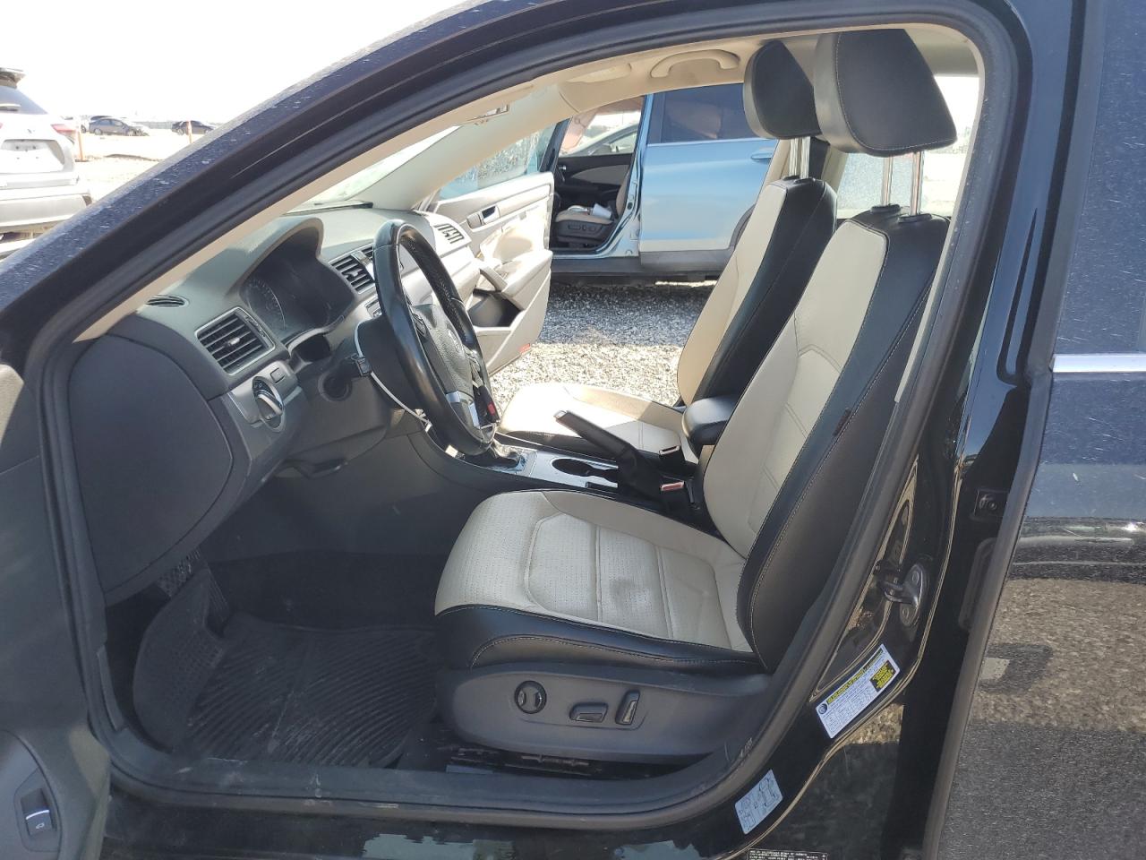 2014 Volkswagen Passat - Image 7