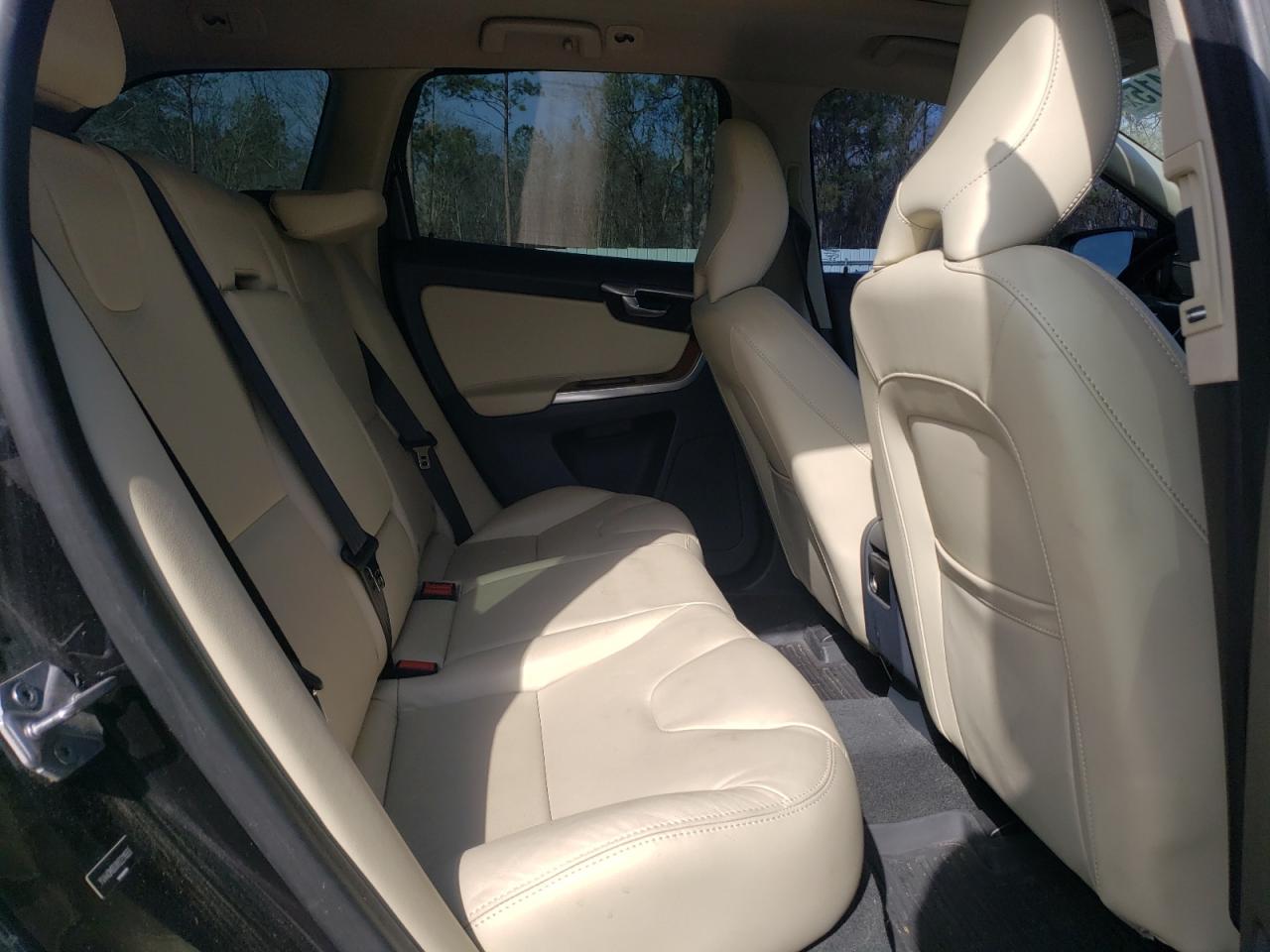 2017 Volvo XC60 - Image 12