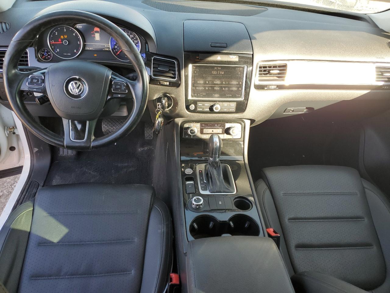 2014 Volkswagen Touareg - Image 8