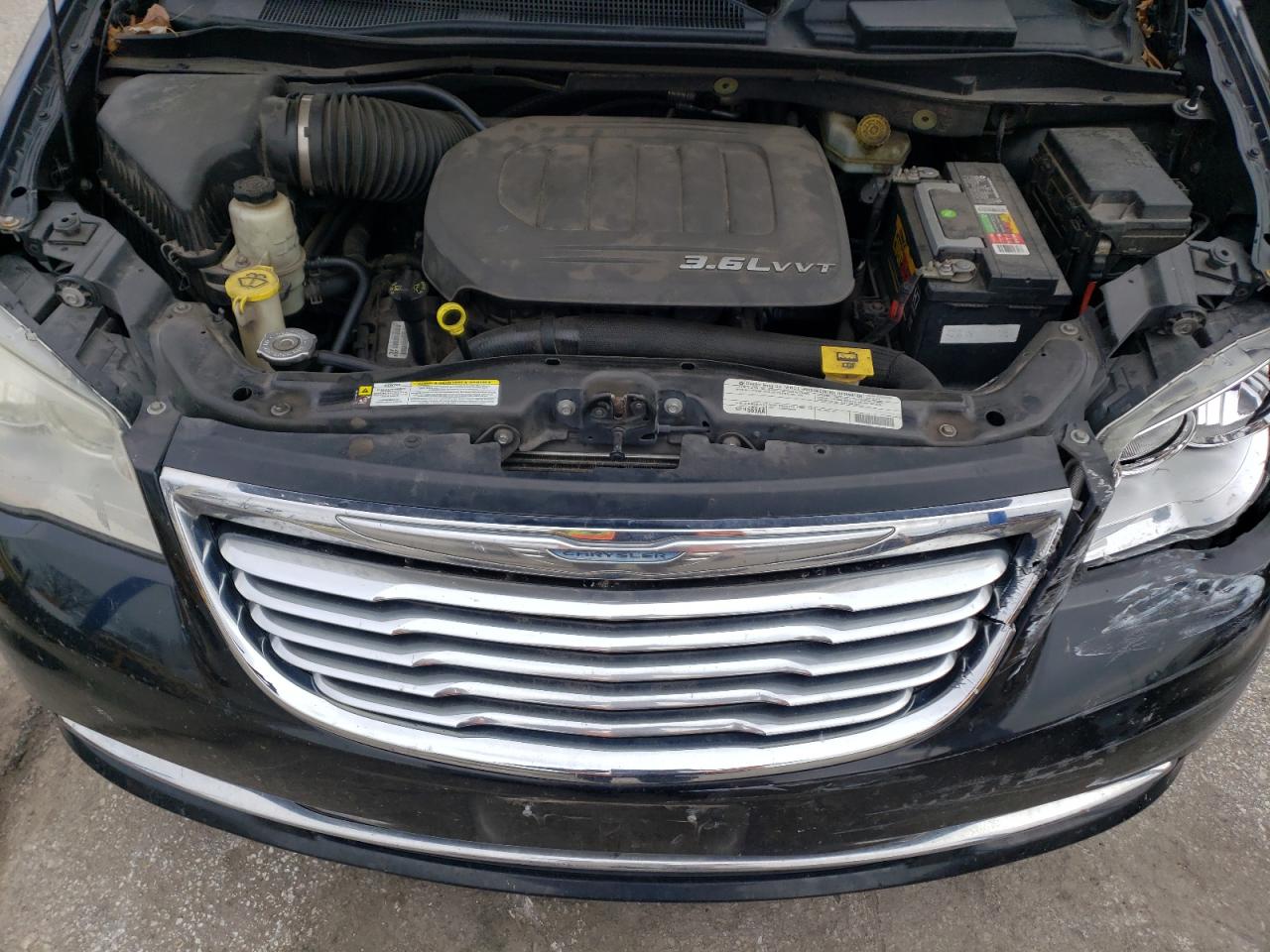 2012 Chrysler Town & Country - Image 12