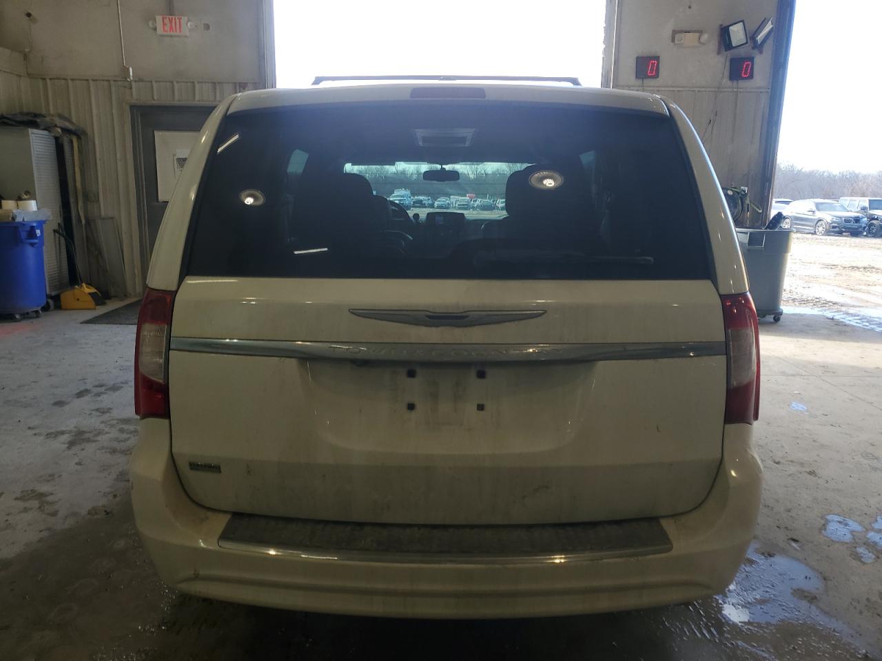 2012 Chrysler Town & Country - Image 6