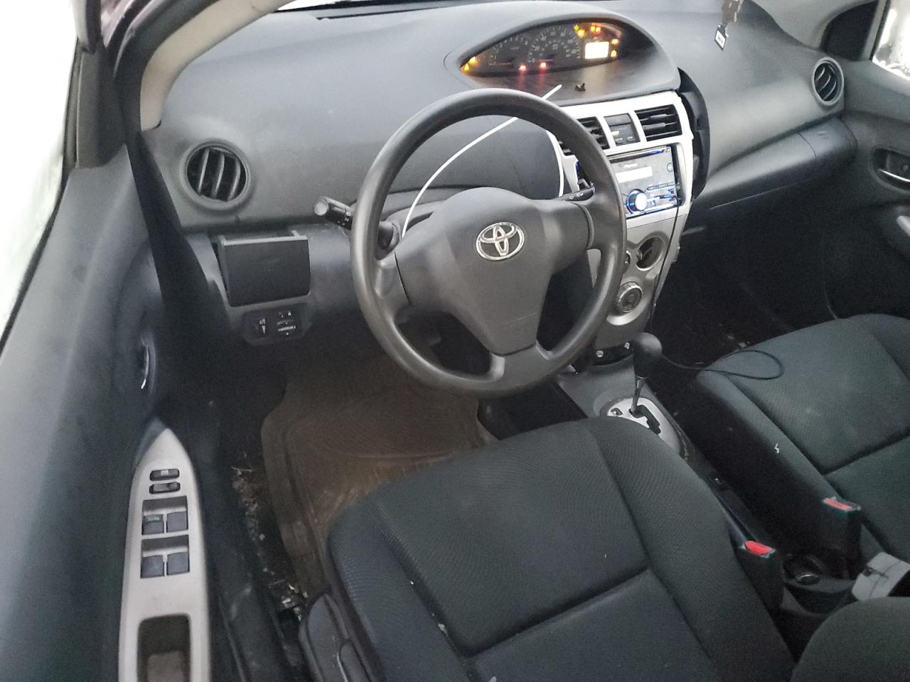 2010 Toyota Yaris - Image 8