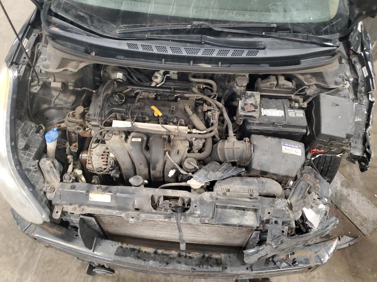 2011 Hyundai Elantra - Image 12