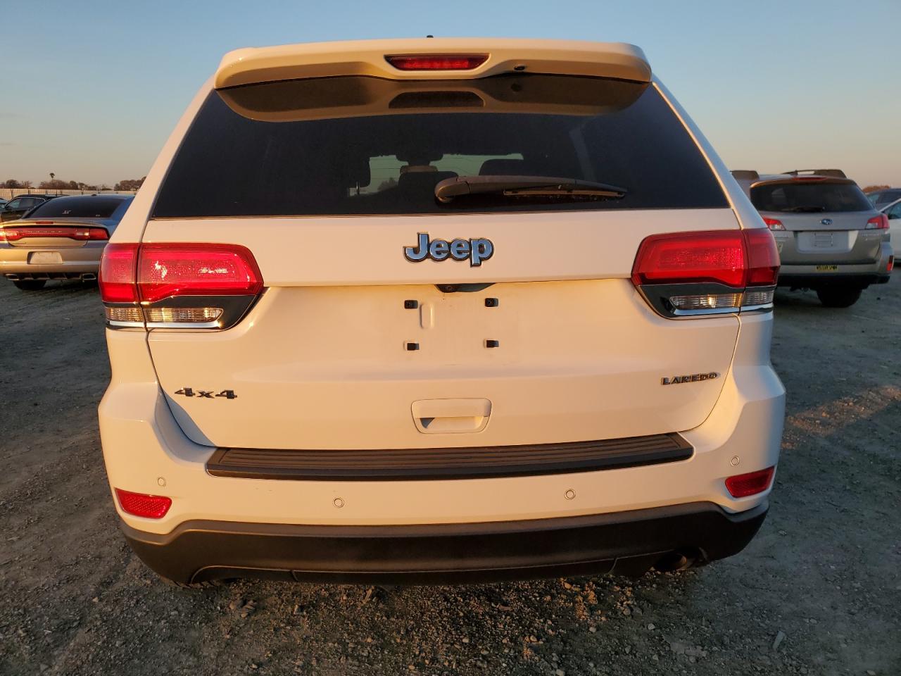 2018 Jeep Grand Cherokee - Image 6