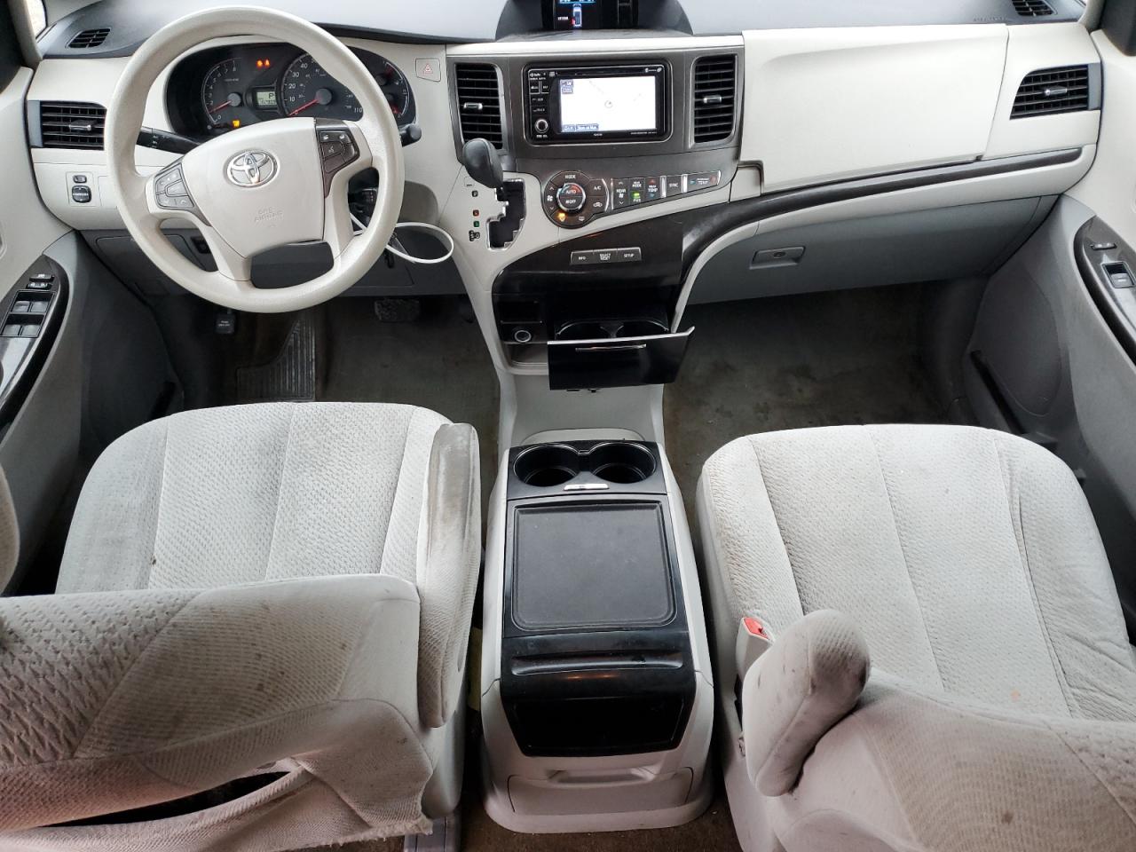 2014 Toyota Sienna - Image 8