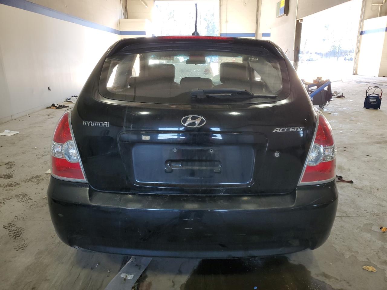 2011 Hyundai Accent - Image 6