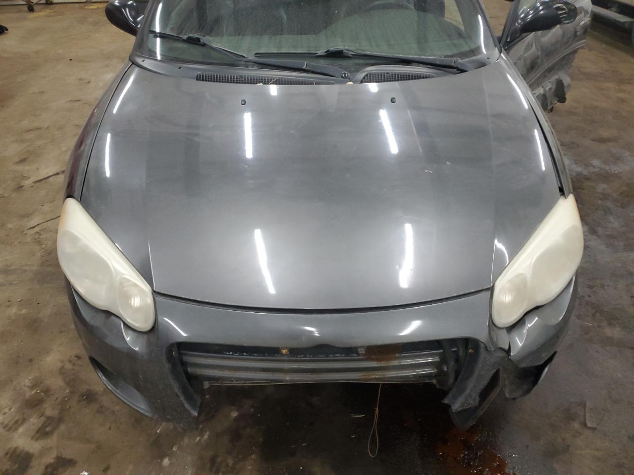 2005 Chrysler Sebring - Image 13