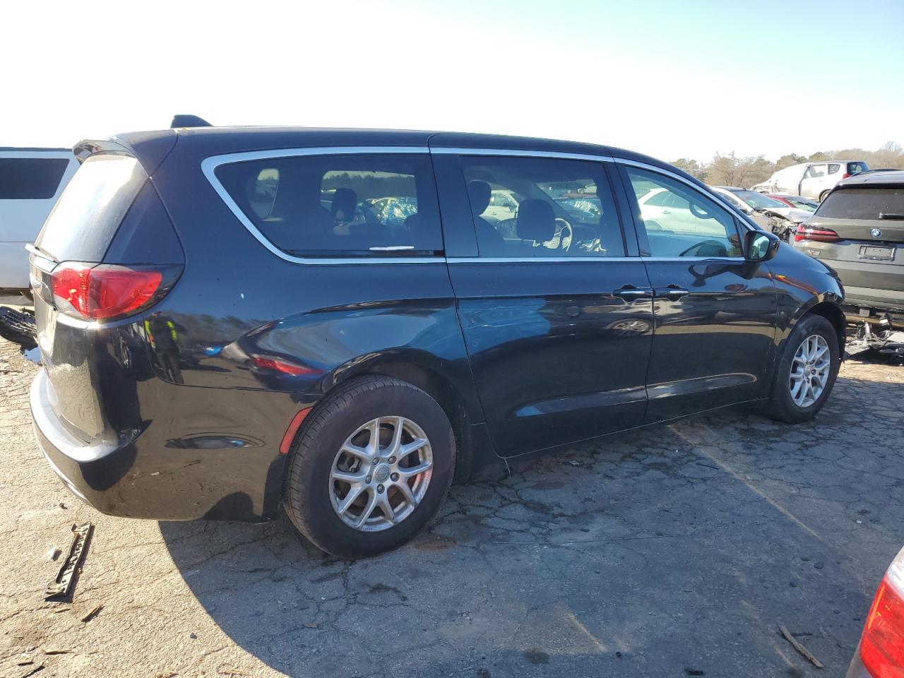 2017 Chrysler Pacifica - Image 3