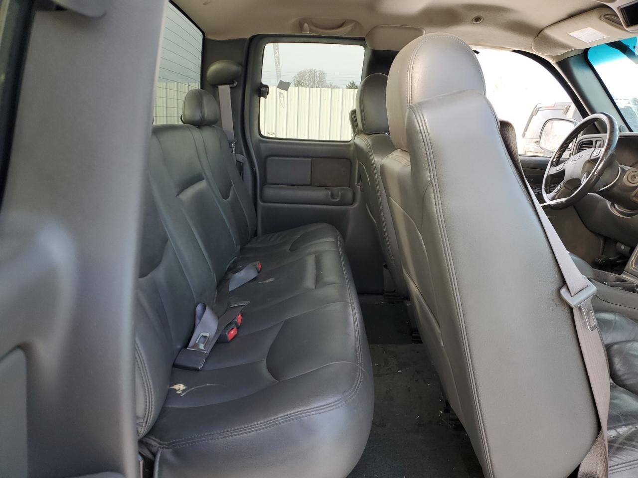2003 Chevrolet Silverado - Image 10
