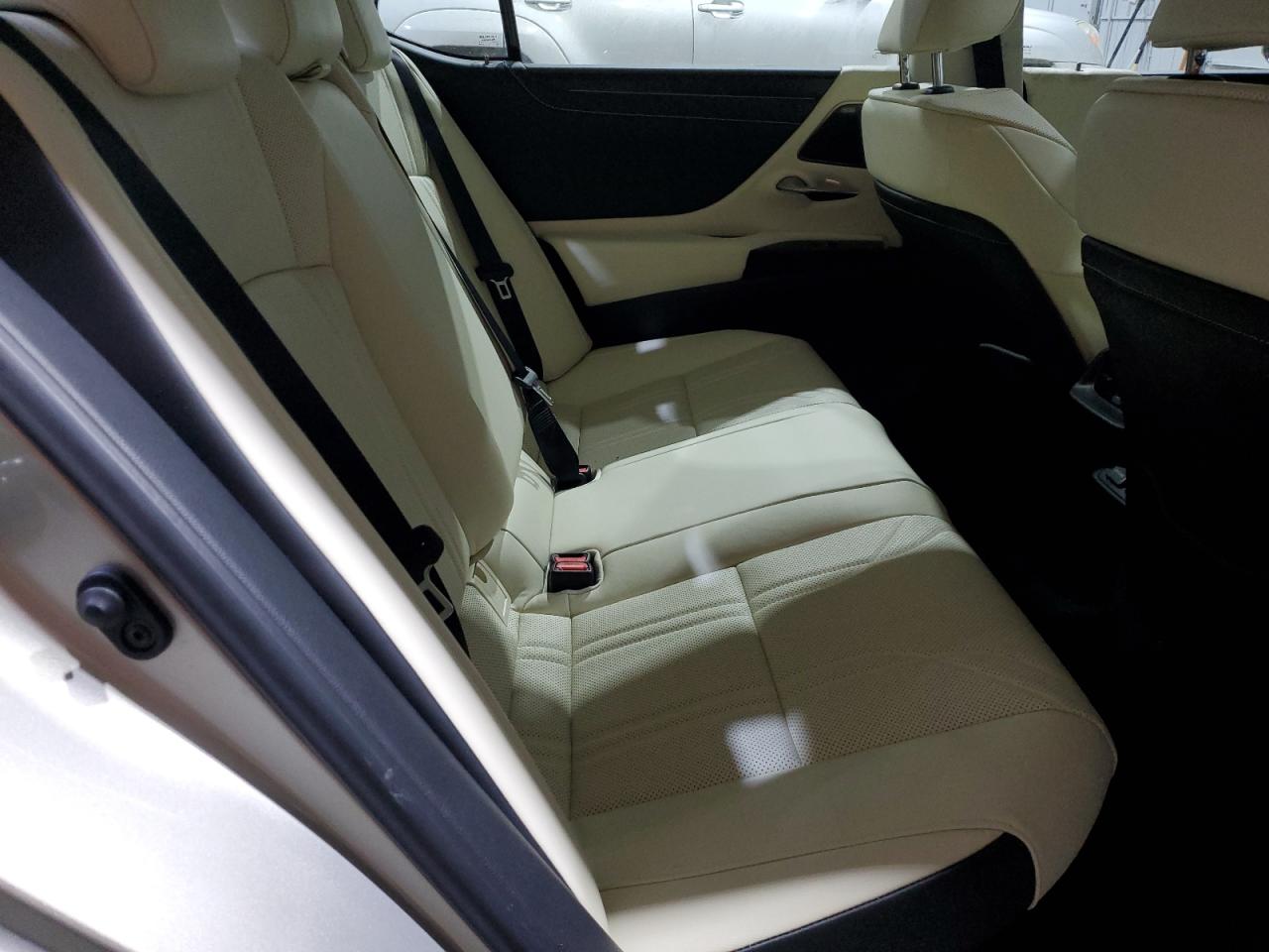 2022 Lexus ES - Image 10