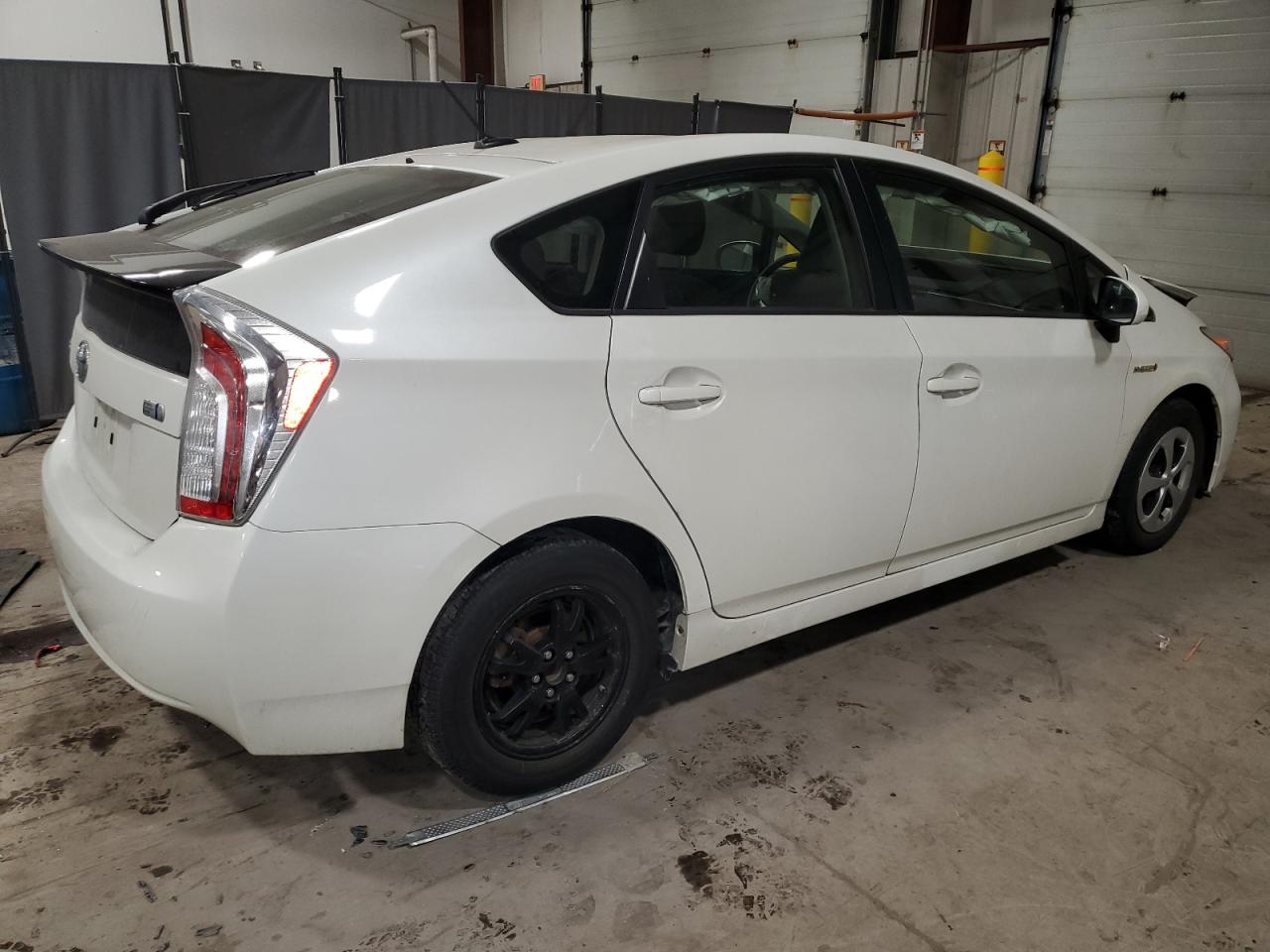 2015 Toyota Prius - Image 3