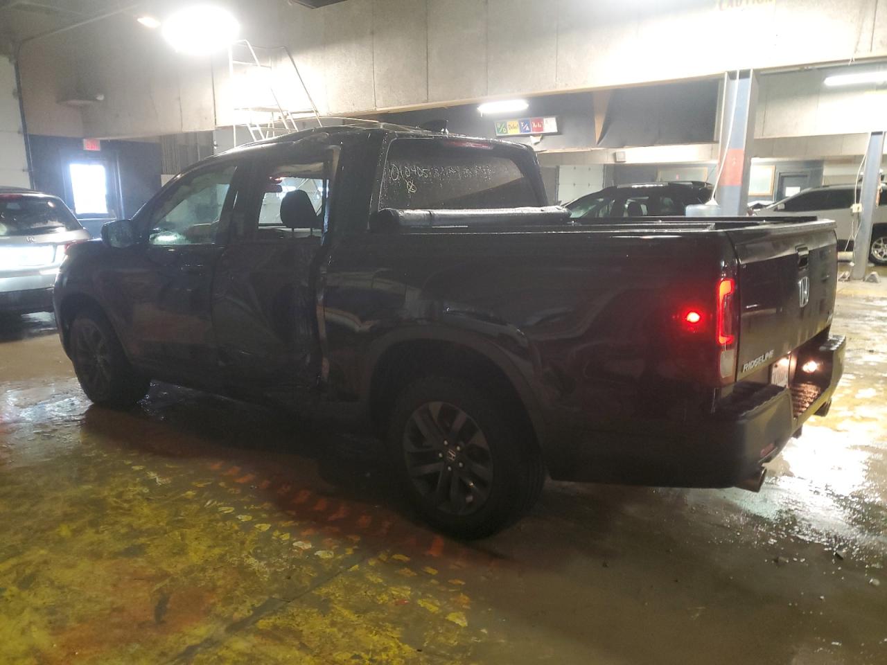2022 Honda Ridgeline - Image 2