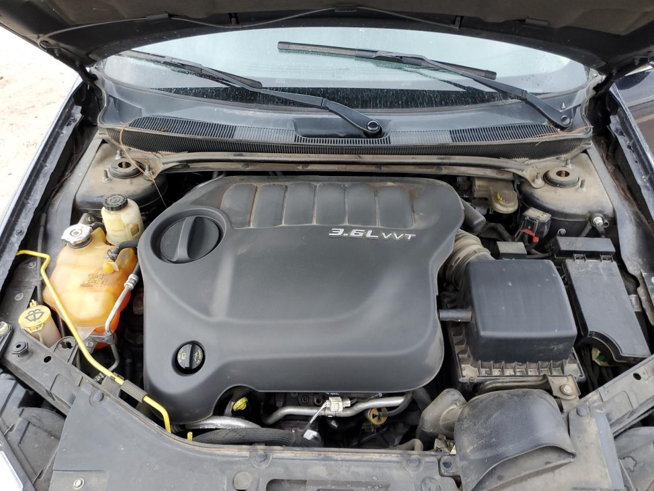 2011 Chrysler 200 - Image 11