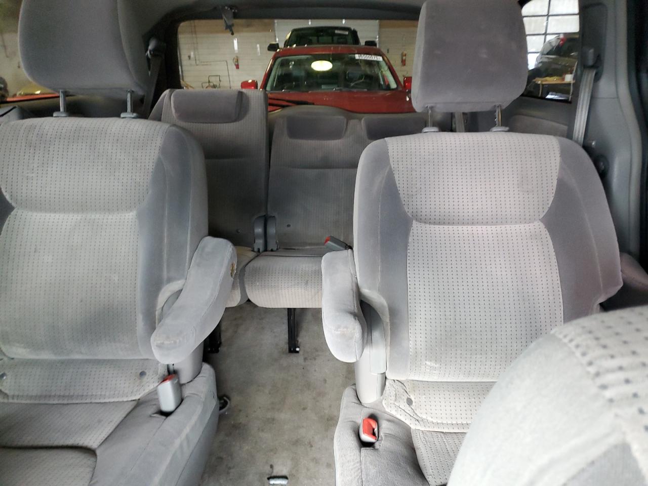 2009 Toyota Sienna - Image 10