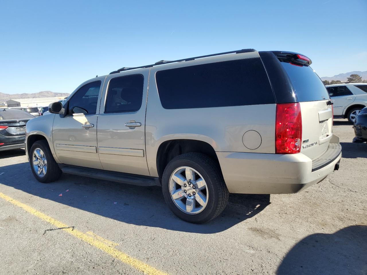 2012 GMC Yukon - Image 2