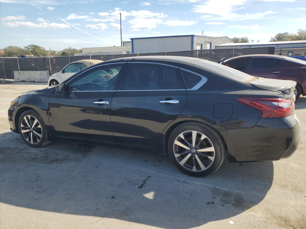 2017 Nissan Altima - Image 2