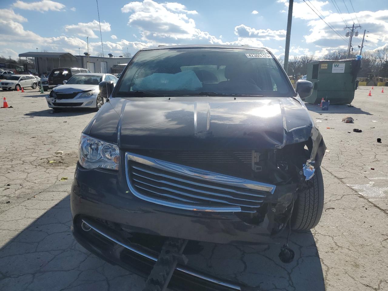 2015 Chrysler Town & Country - Image 5