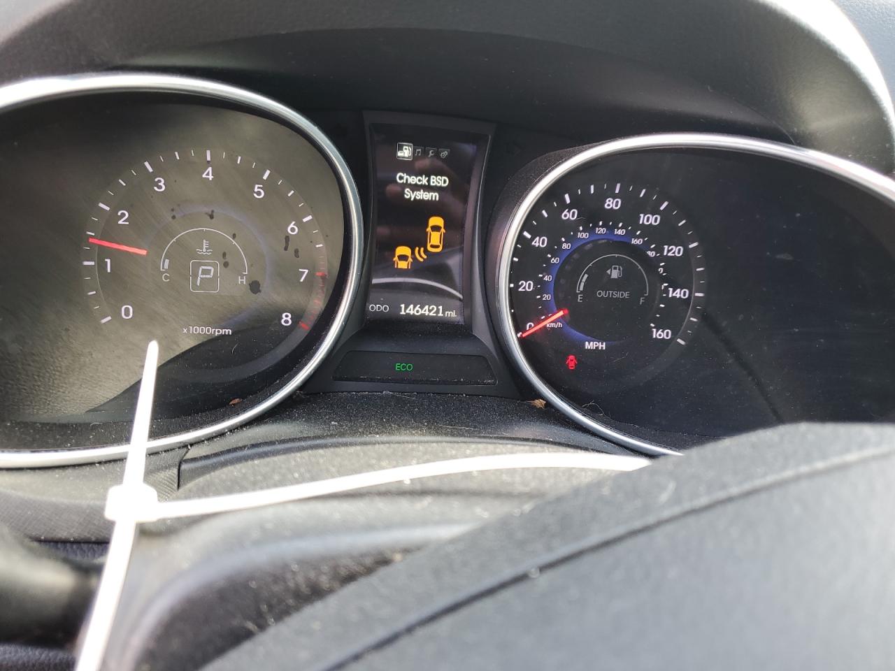 2016 Hyundai Santa Fe - Image 9