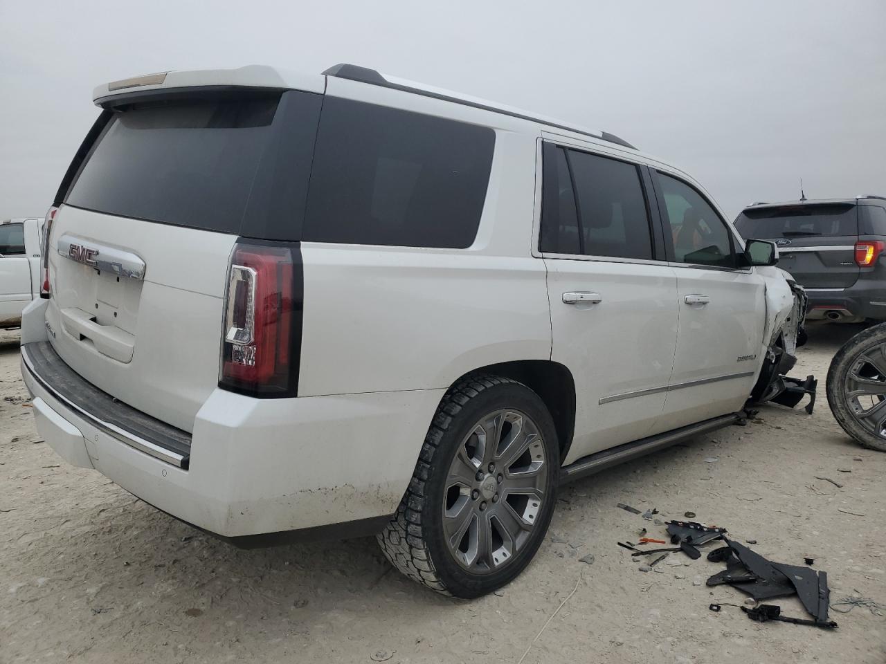 2016 GMC Yukon - Image 3