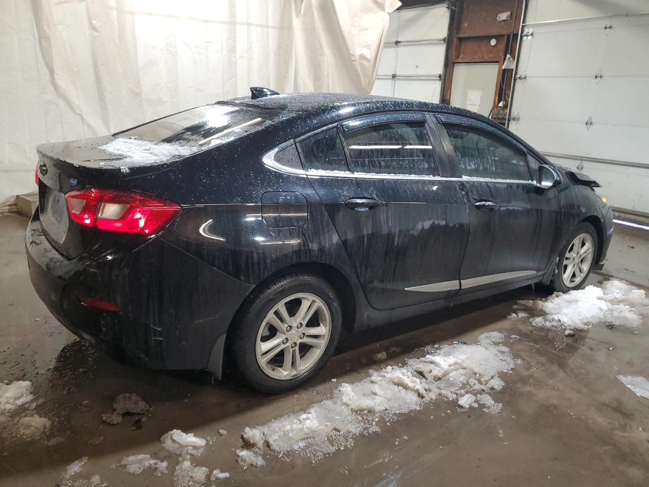 2018 Chevrolet Cruze - Image 3