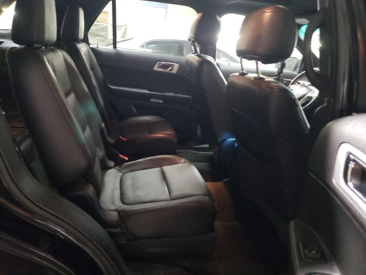 2015 Ford Explorer - Image 11