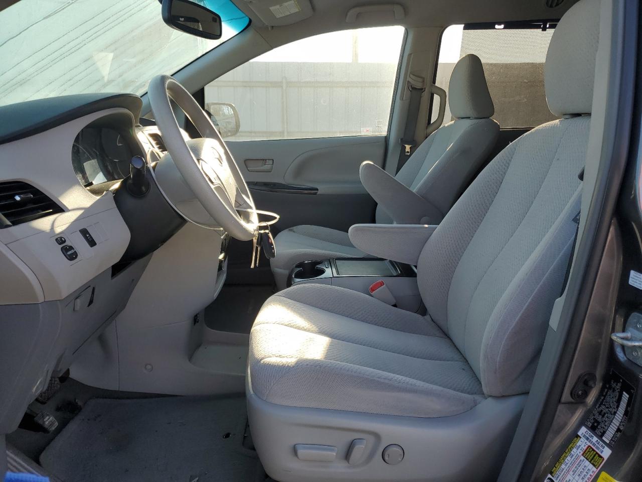 2012 Toyota Sienna - Image 7