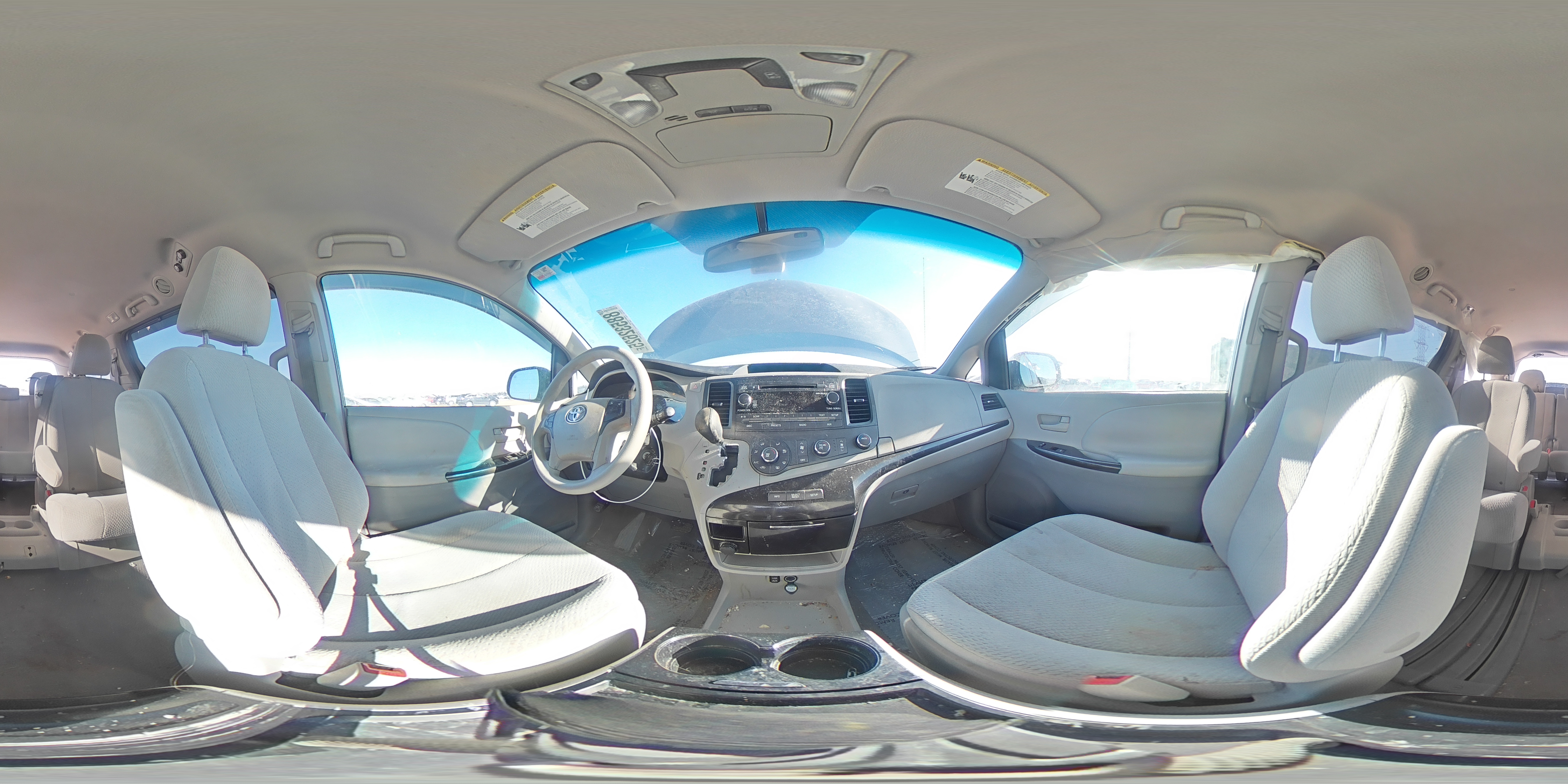 2011 Toyota Sienna - Image 14