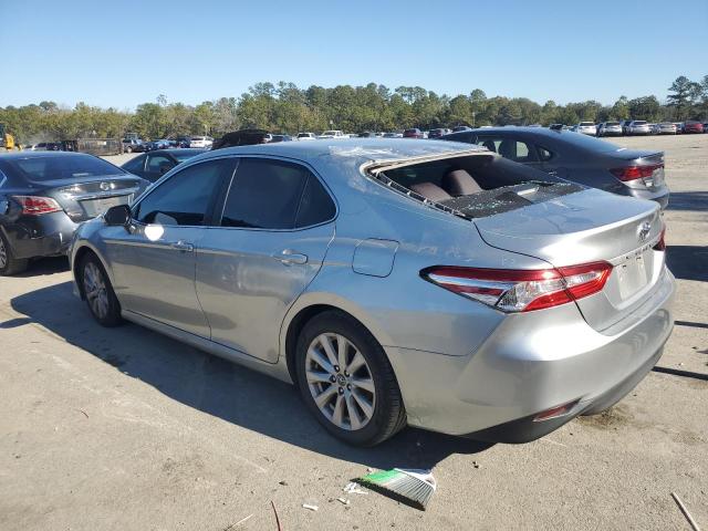  TOYOTA CAMRY 2018 Srebrny
