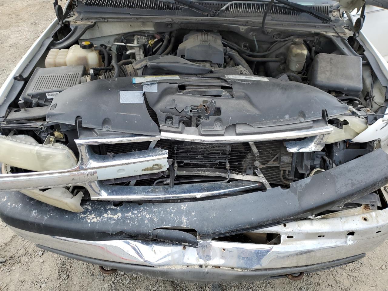 2000 Chevrolet Tahoe K1500 VIN: 1GNEK13T2YJ201665 Lot: 41811335