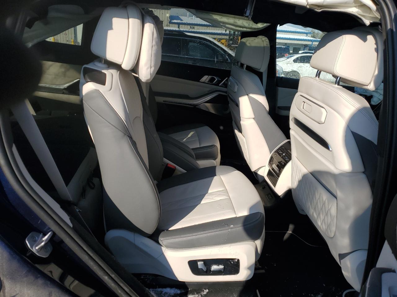 2024 BMW X7 - Image 12