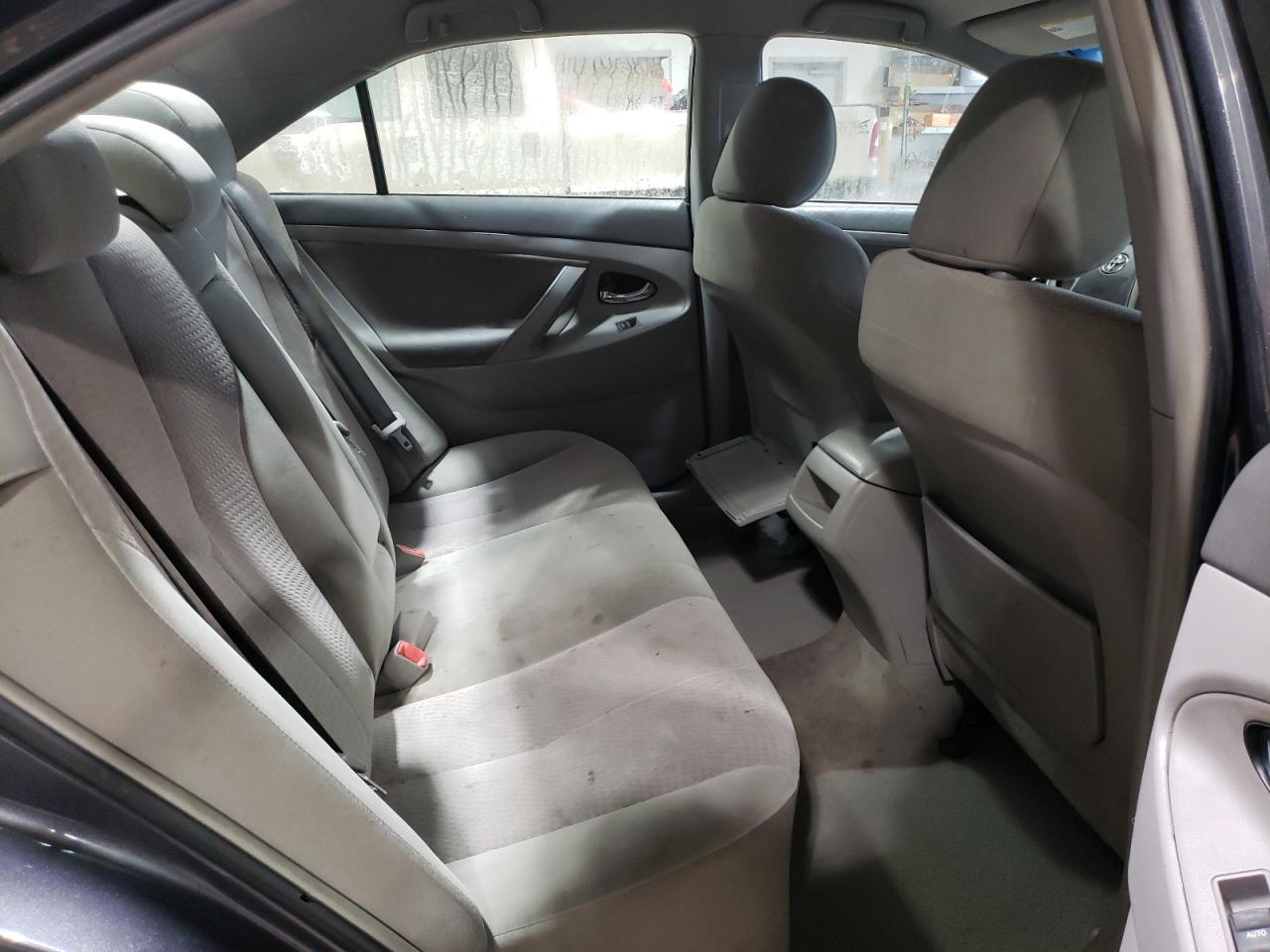 2011 Toyota Camry - Image 10