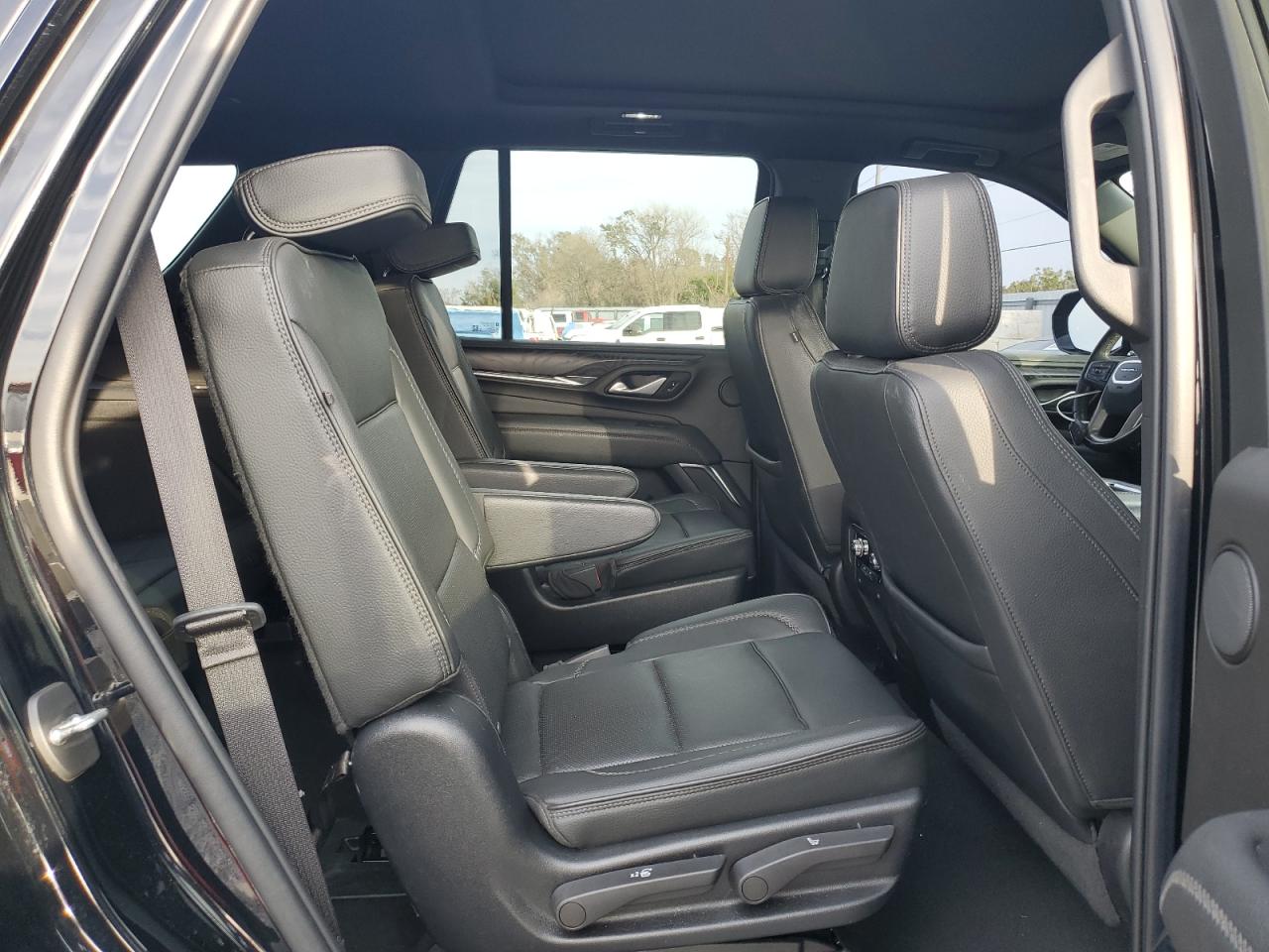 2022 GMC Yukon - Image 11
