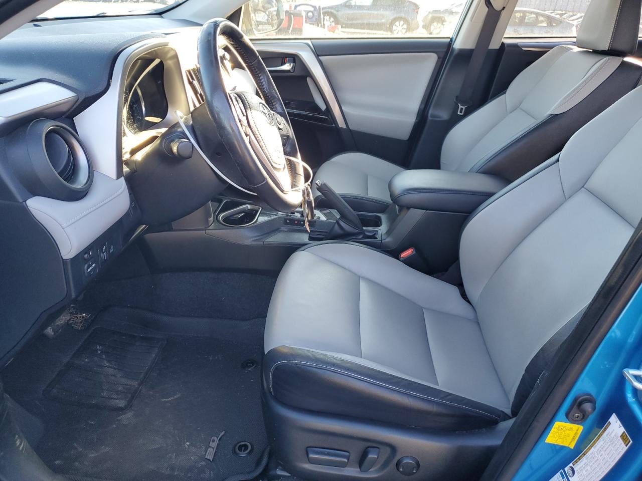 2018 Toyota RAV 4 - Image 7