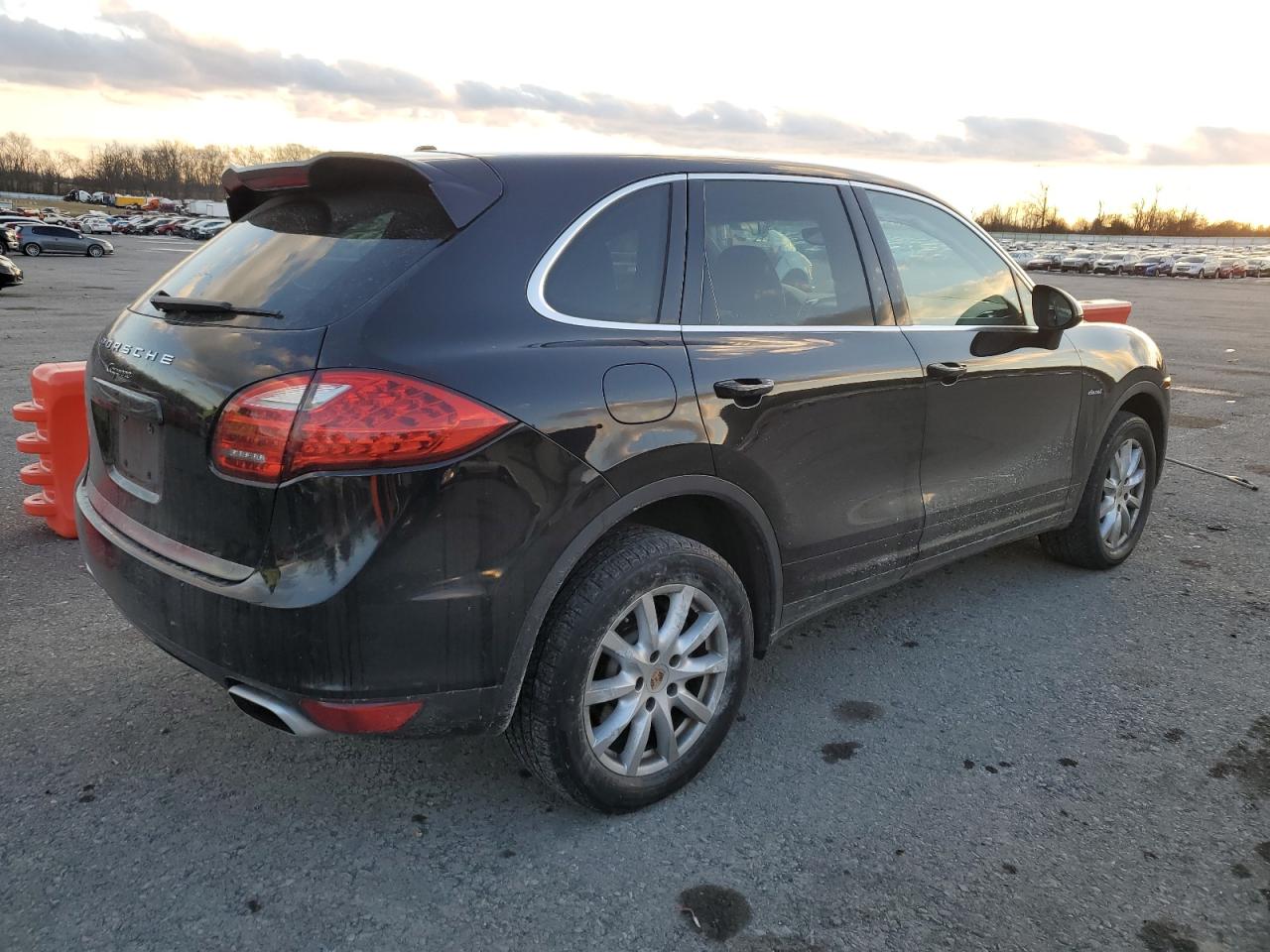 VIN WP1AF2A27DLA35877 2013 PORSCHE CAYENNE no.3