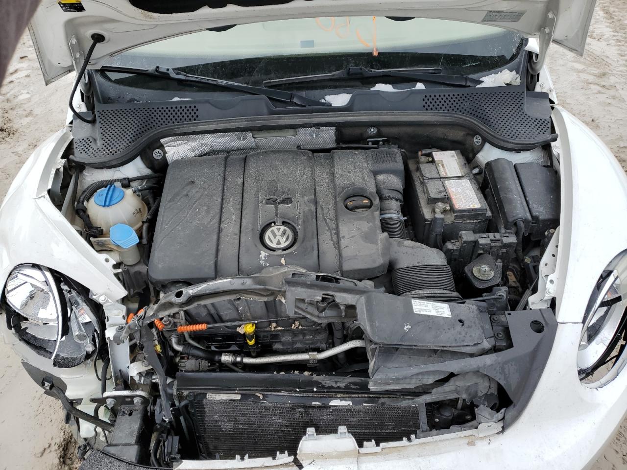 2014 Volkswagen Beetle - Image 11