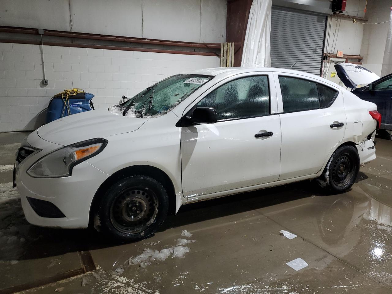 VIN 3N1CN7AP8FL825432 2015 NISSAN VERSA no.1