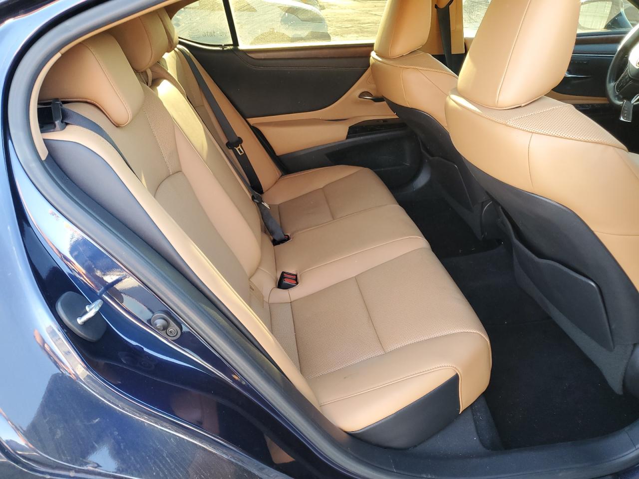 2022 Lexus ES - Image 10