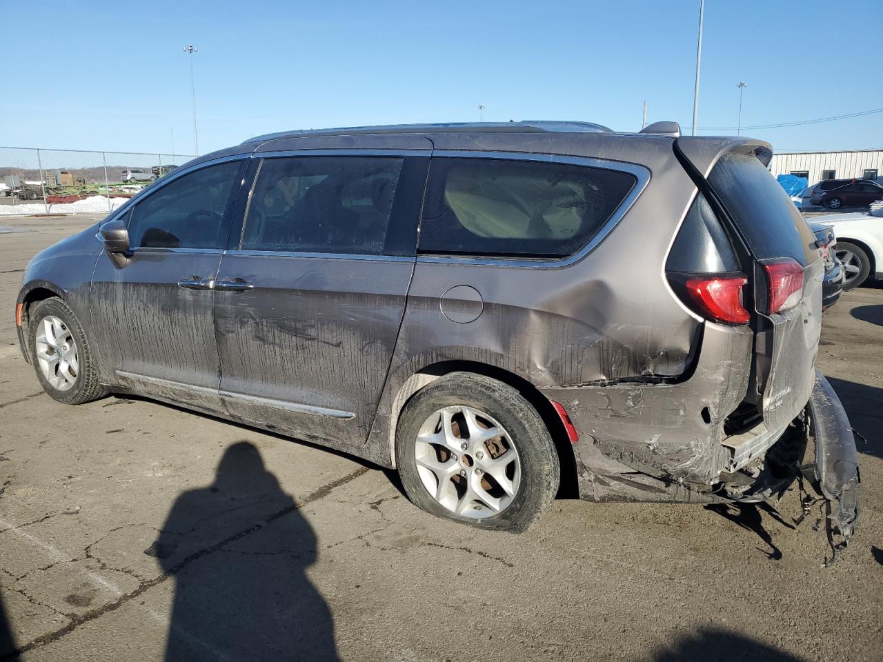 2018 Chrysler Pacifica - Image 2