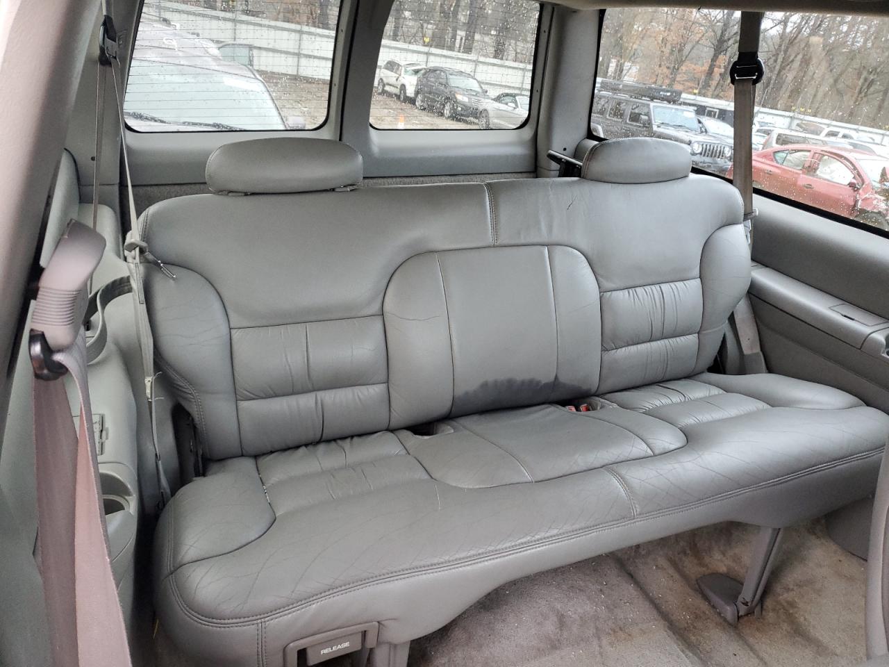 1997 Chevrolet Tahoe - Image 11