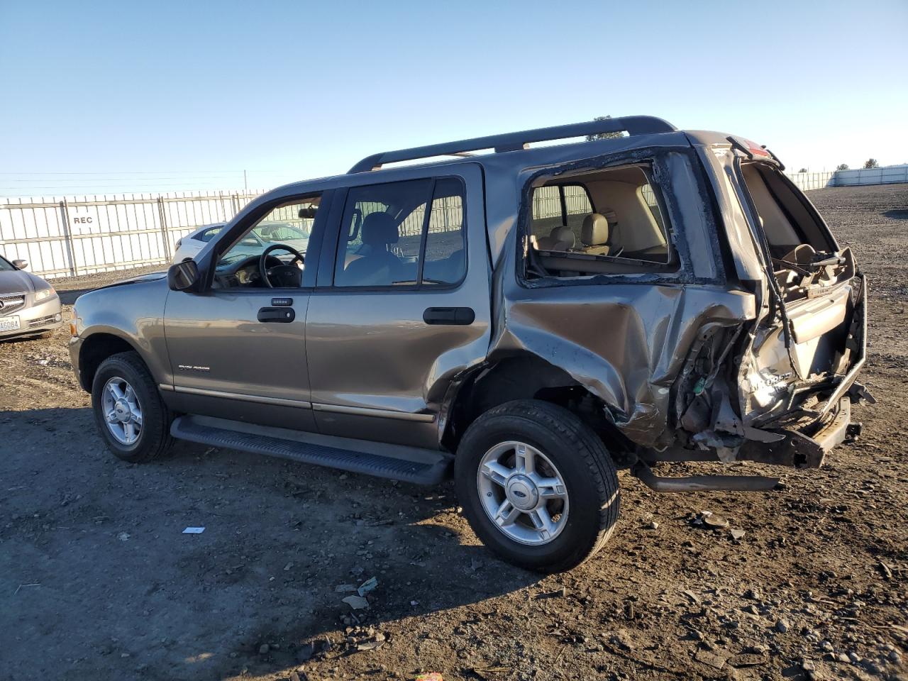 2005 Ford Explorer - Image 2