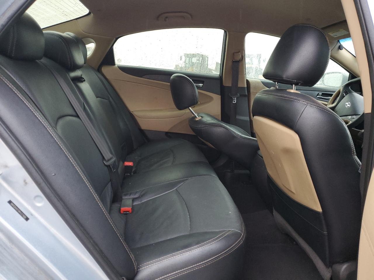 2011 Hyundai Sonata - Image 10