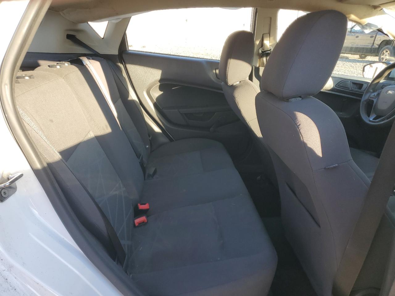 2015 Ford Fiesta - Image 11