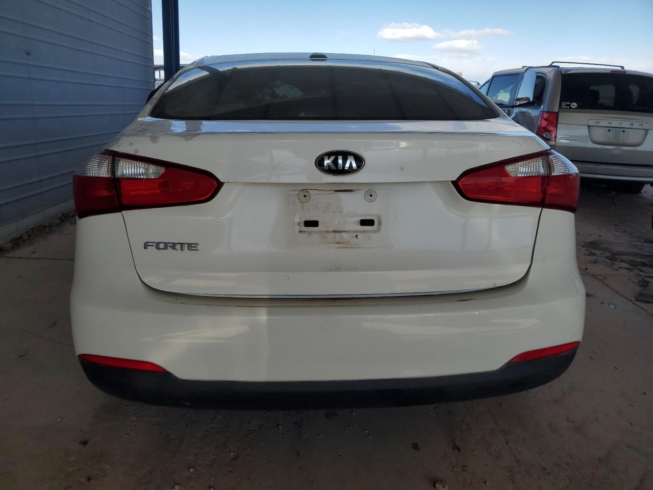 VIN KNAFK4A62G5618171 2016 KIA FORTE no.6