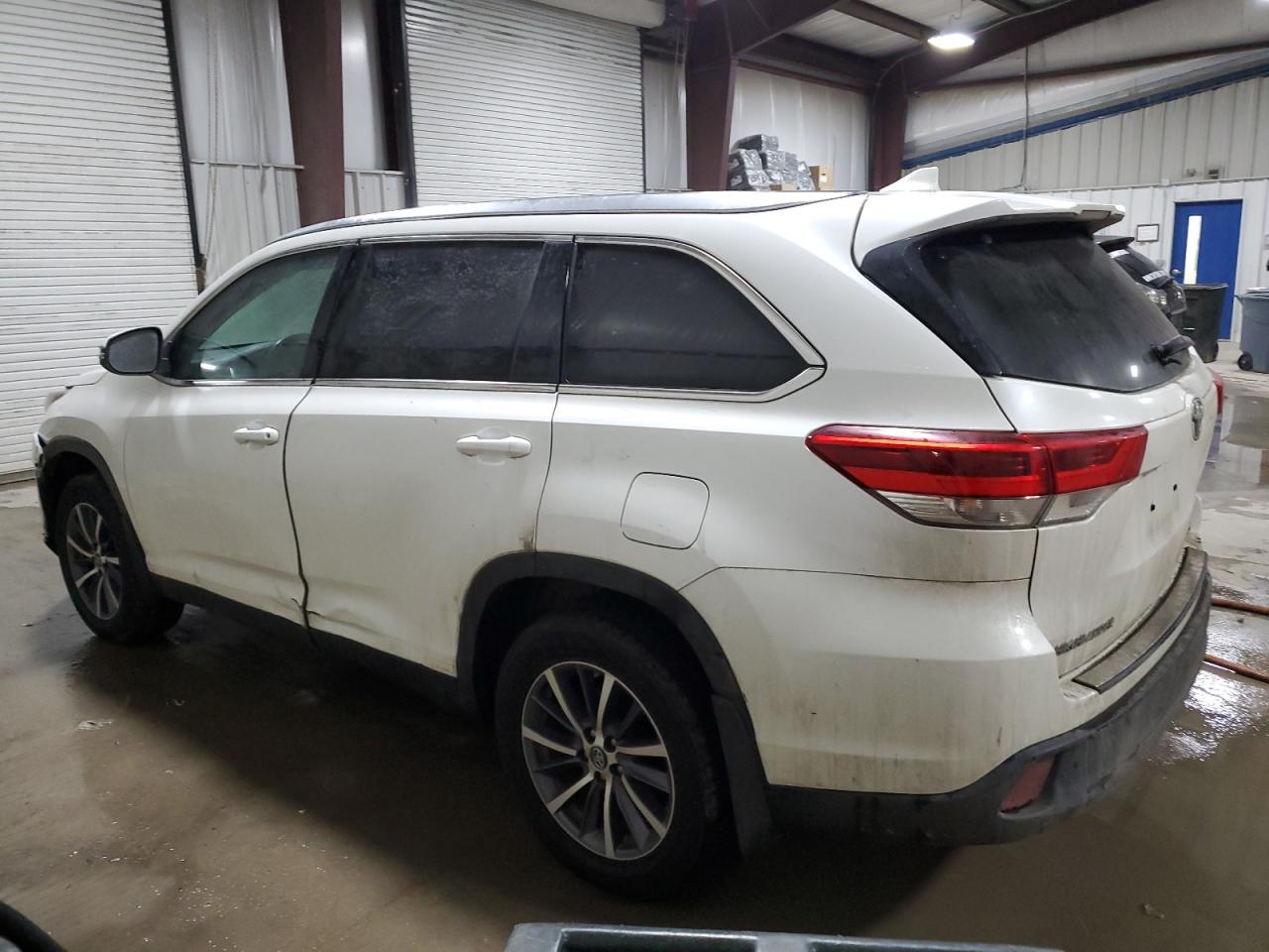 2019 Toyota Highlander - Image 2