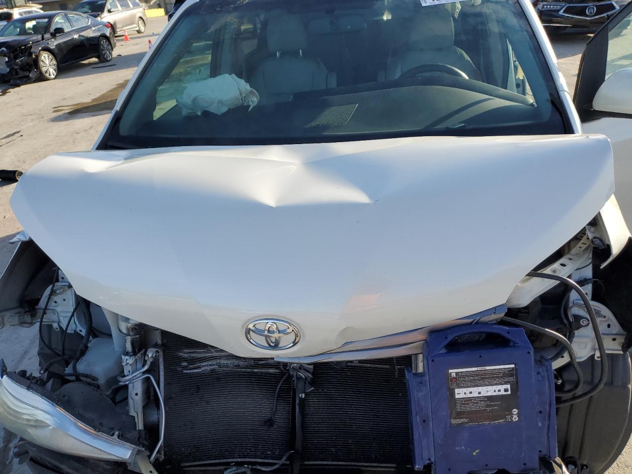 2017 Toyota Sienna - Image 12